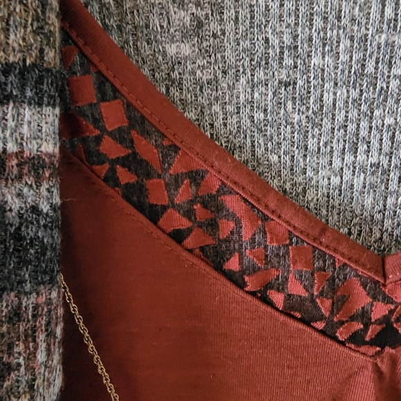 Faded glory sweater with attached tank and necklace plus size 3x - Picture 10 of 13